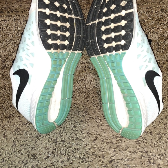 Nike - Picture 4 of 5